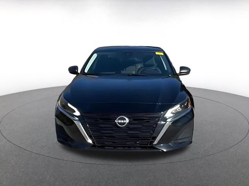 Used 2025 Nissan Altima 2.5 SV image 3