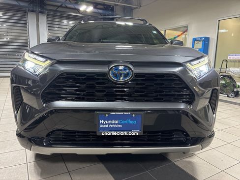 Used 2024 Toyota RAV4 SE image 9