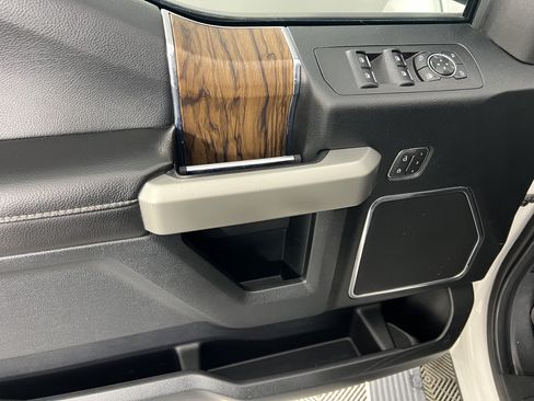 Used 2019 Ford F150 Lariat w/ Equipment Group 502A Luxury AWD/4WD image 18