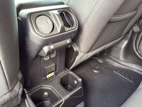 Used 2023 Jeep Gladiator Rubicon AWD/4WD image 27