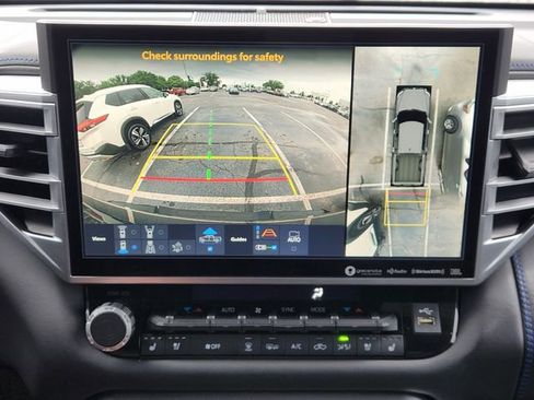 Used 2023 Toyota Tundra Platinum AWD/4WD image 17