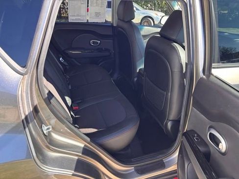 Used 2019 Kia Soul ! FWD image 12