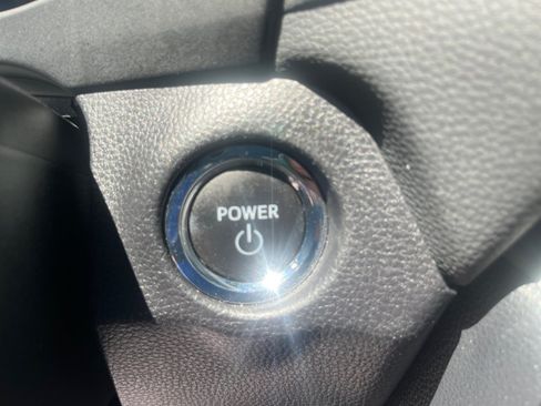 Used 2025 Toyota RAV4 XLE AWD/4WD image 20