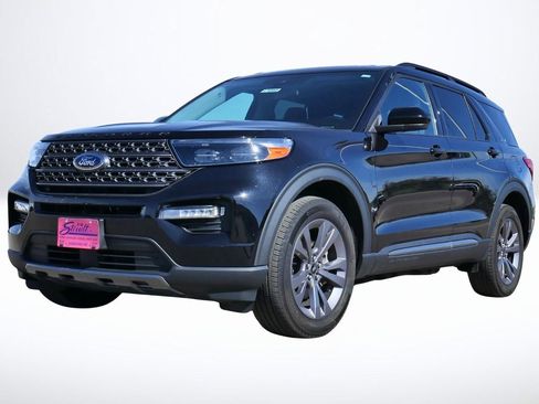 Used 2023 Ford Explorer XLT w/ Equipment Group 202A image 8