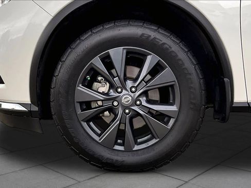 Used 2017 Nissan Murano SV w/ Premium Plus Package FWD image 10