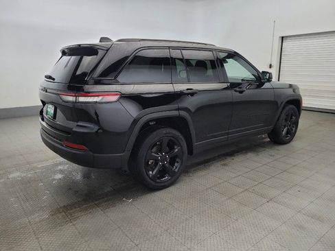 Used 2023 Jeep Grand Cherokee Altitude AWD/4WD image 10