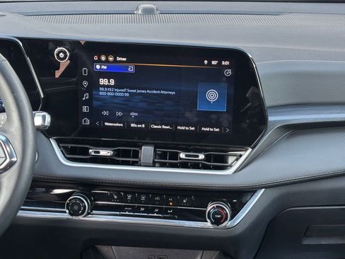 Used 2025 Chevrolet Equinox LT image 18