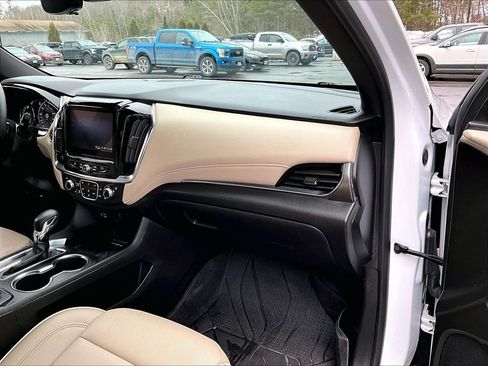 Used 2023 Chevrolet Traverse Premier image 13