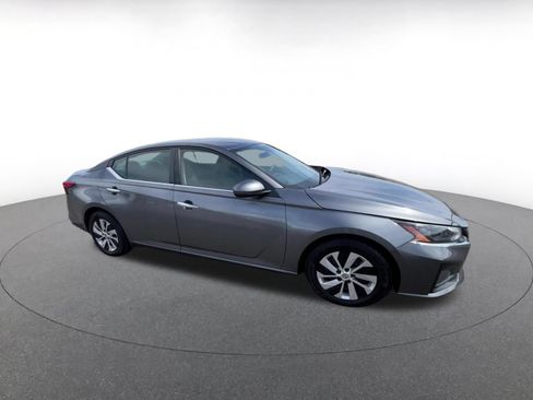Used 2023 Nissan Altima 2.5 S FWD image 2