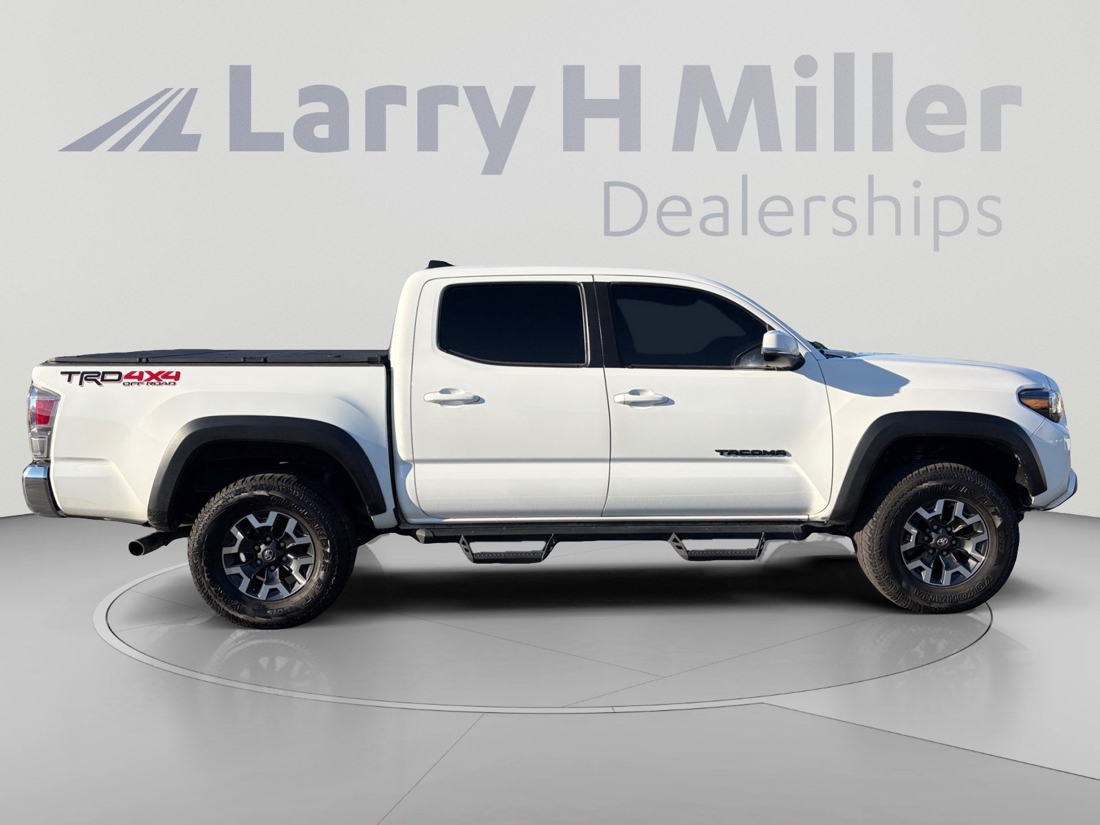 Certified 2023 Toyota Tacoma TRD Off-Road AWD/4WD image 6