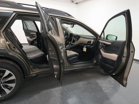 Used 2025 Subaru Outback Limited image 30