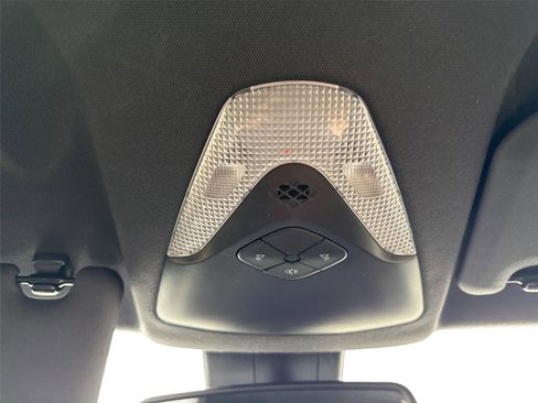 Used 2018 Toyota C-HR XLE image 6