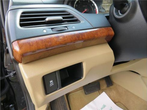 Used 2011 Honda Accord EX-L image 12