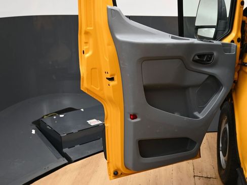 Used 2018 Ford Transit 150 XL RWD image 33