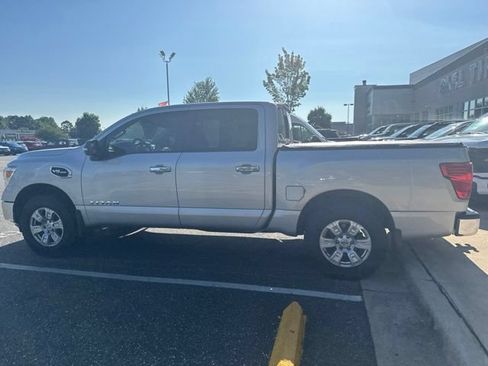 Used 2017 Nissan Titan SV RWD image 11