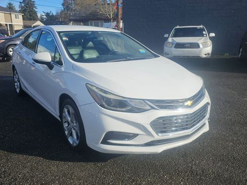 Used 2017 Chevrolet Cruze Premier image 2