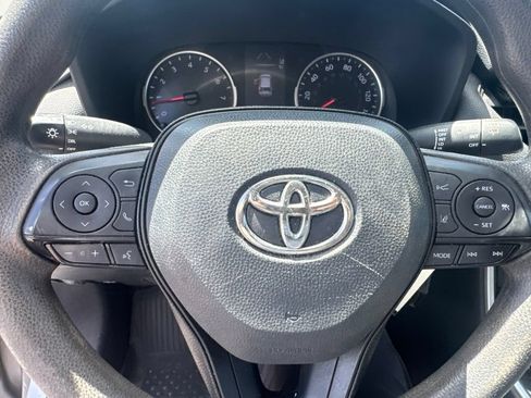 Used 2019 Toyota RAV4 LE FWD image 11