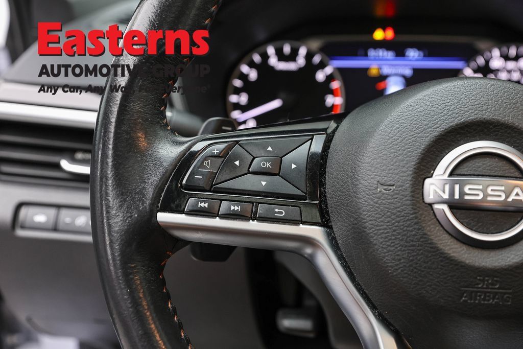 Used 2023 Nissan Altima 2.5 SR w/ SR Premium Package FWD image 17