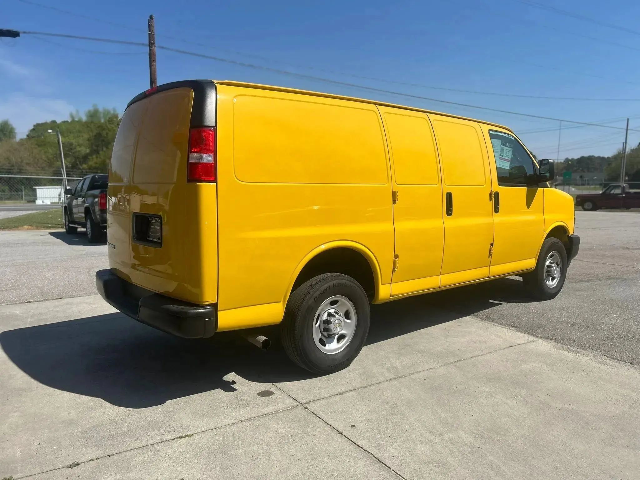 Used 2023 Chevrolet Express 2500 RWD image 7
