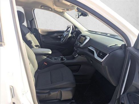 Used 2024 GMC Terrain SLE w/ Driver Convenience Package image 17