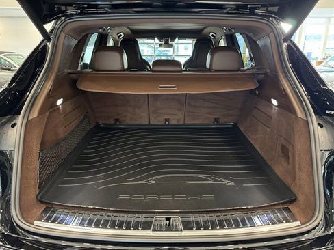 Used 2023 Porsche Cayenne image 43