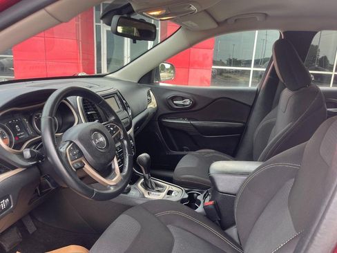 Used 2015 Jeep Cherokee Latitude AWD/4WD image 9