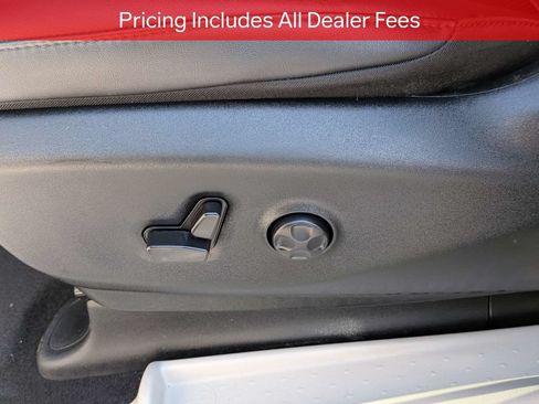Used 2024 Chrysler Pacifica Touring-L FWD image 21