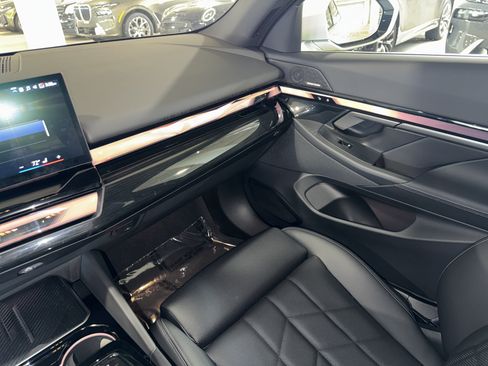 Used 2025 BMW i5 eDrive40i w/ Premium Package RWD image 30