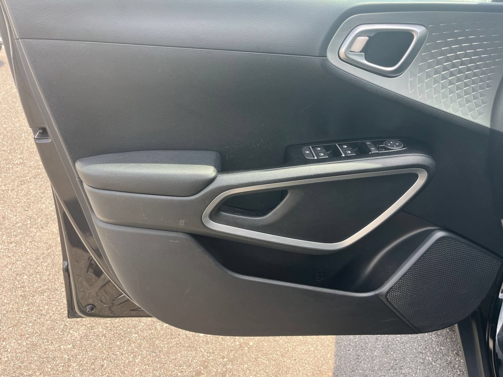 Used 2025 Kia Soul LX w/ LX Technology Package FWD image 18