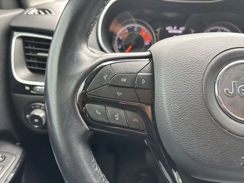Used 2019 Jeep Cherokee Latitude Plus AWD/4WD image 10