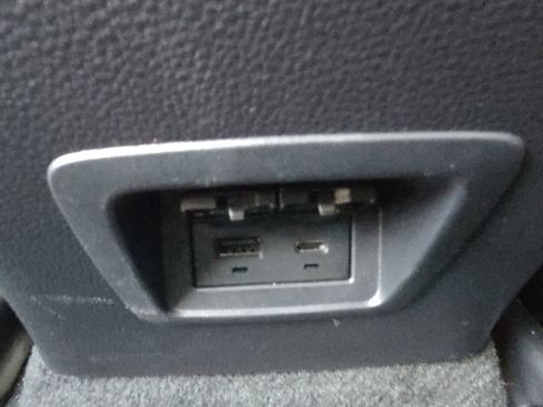 Used 2022 Toyota Corolla Cross XLE image 33