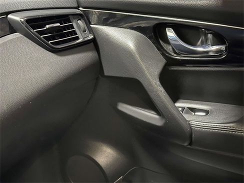 Used 2017 Nissan Rogue Sport SL w/ SL Premium Package image 26