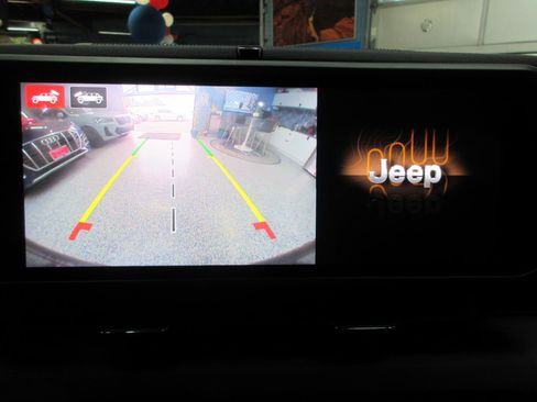Used 2024 Jeep Wrangler Unlimited Sahara w/ Technology Group AWD/4WD image 22