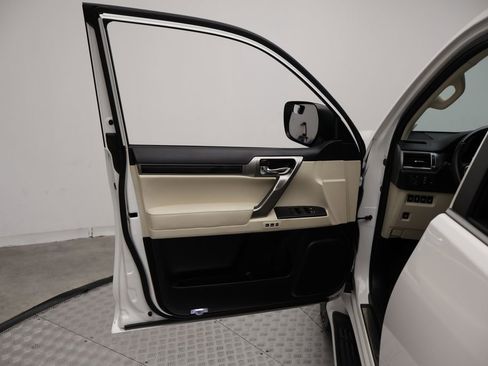 Used 2023 Lexus GX 460 Premium w/ Accessory Package AWD/4WD image 16