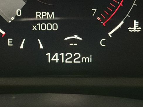 Used 2025 GMC Acadia Elevation w/ Elevation Premium Package image 10