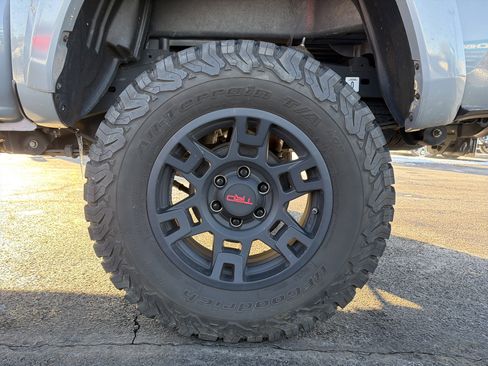 Used 2020 Toyota Tacoma SR5 image 30