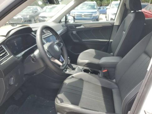 Certified 2023 Volkswagen Tiguan SE FWD image 23