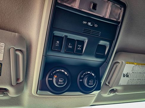 Used 2015 Toyota 4Runner Limited image 29