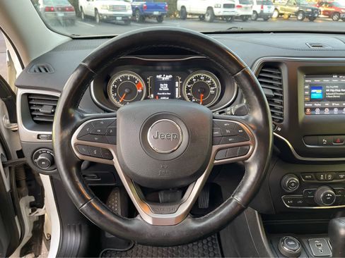 Used 2019 Jeep Cherokee Latitude Plus w/ Cold Weather Group image 22