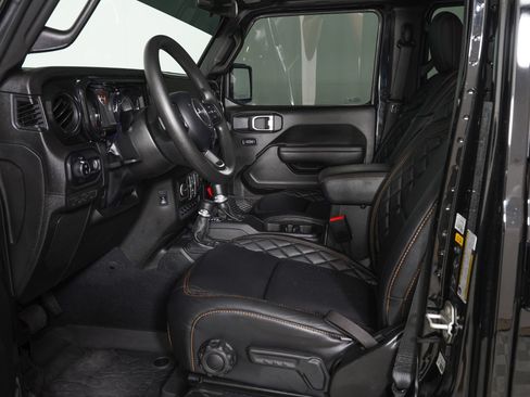 Used 2024 Jeep Gladiator Sport AWD/4WD image 13