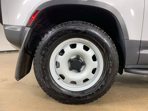 Used 2022 Land Rover Defender 90 S AWD/4WD image 32