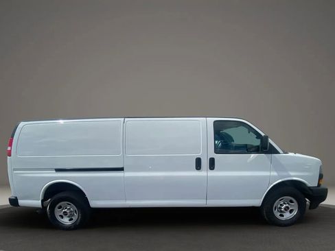 Used 2023 GMC Savana 2500 Extended w/ Driver Convenience Package image 7