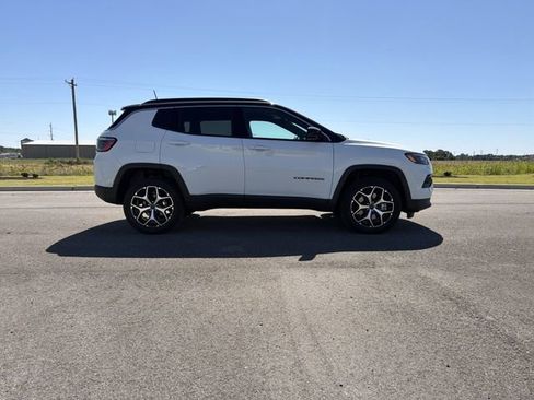 Used 2026 Jeep Compass Limited AWD/4WD image 6