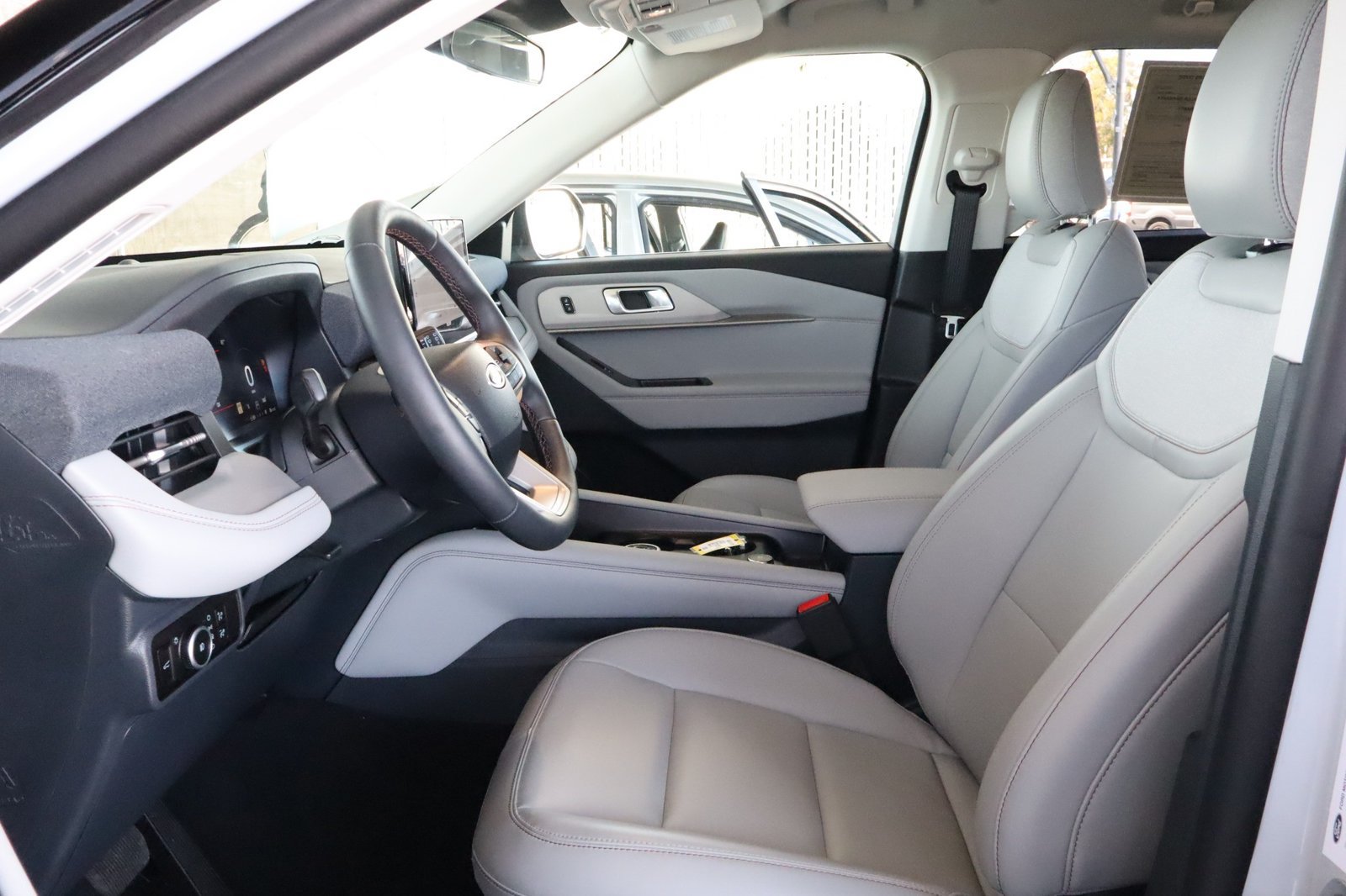 Used 2026 Ford Explorer Active w/ Active Comfort Package AWD/4WD image 20