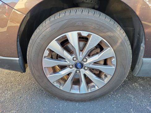 Used 2019 Subaru Outback 2.5i Touring image 5