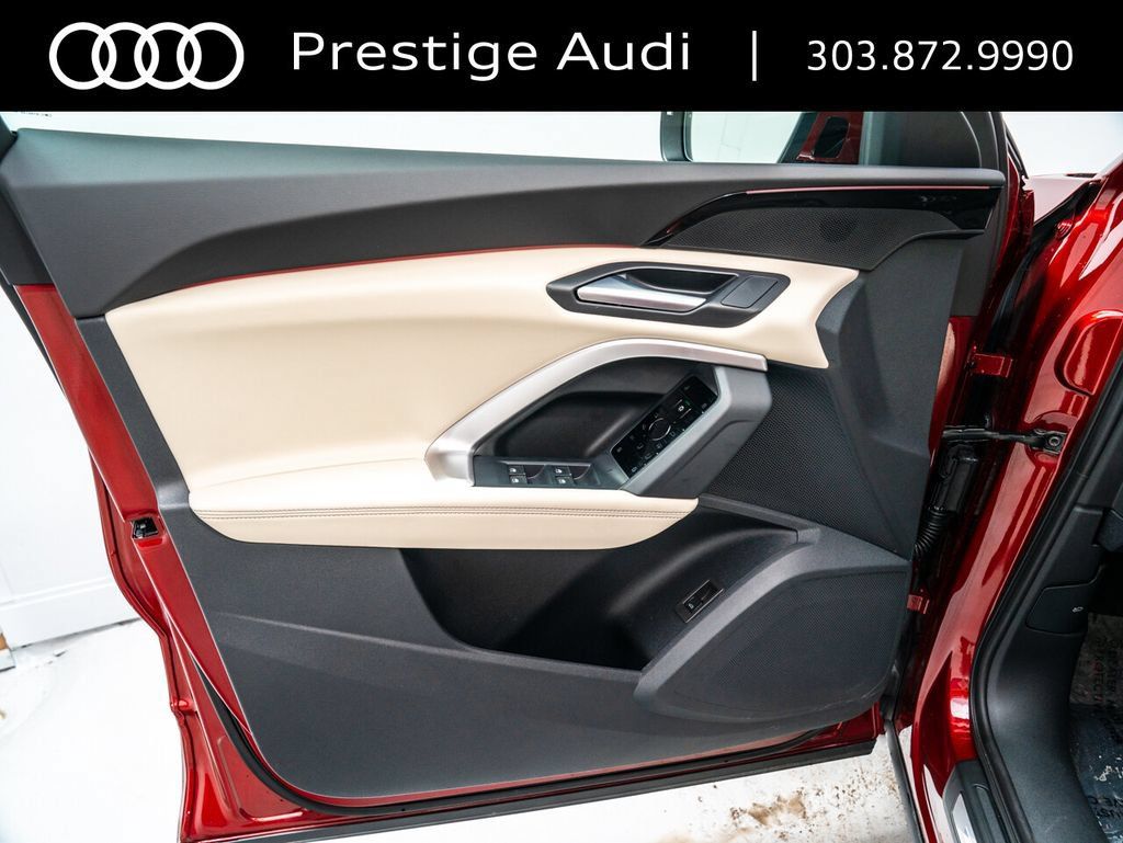 Used 2025 Audi Q5 Premium w/ Convenience Package AWD/4WD image 22