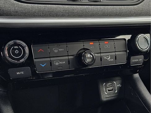 Used 2024 Jeep Compass Latitude AWD/4WD image 14