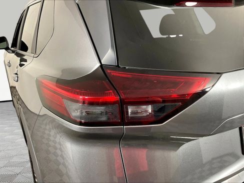 Used 2023 Nissan Rogue SV AWD/4WD image 23