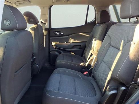 Used 2023 GMC Acadia SLE image 9