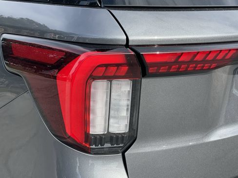 Certified 2025 Ford Explorer ST AWD/4WD image 7